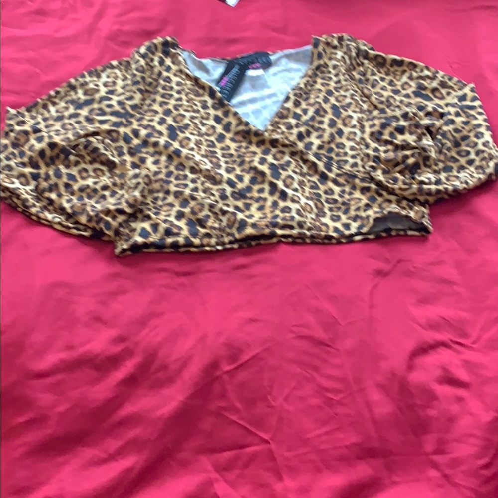Midriff leopard shirt
